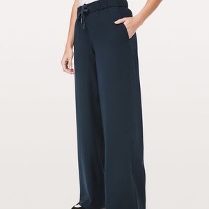 LULULEMON On the Fly Wide Leg Pant (woven)